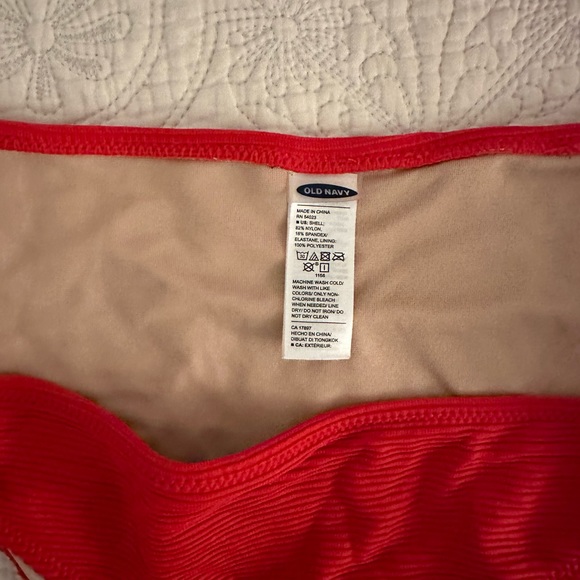 Red bikini set - Picture 3 of 3